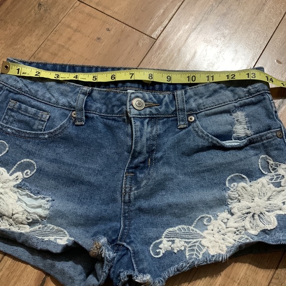 Dex shorts distressed denim embroidered flowers size 25 - Picture 11 of 13